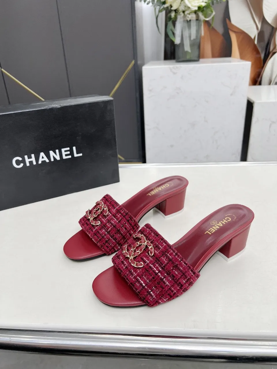 👟👟Ex-factory price 380👟👟 Genuine leather sole +30 chanel Chanel 2024 new slippers🔥🔥 Official website counter, fabric sheepskin, lining sheepskin, foot pad goatskin, 3 colors optional, size 35-42, genuine leather sole +30